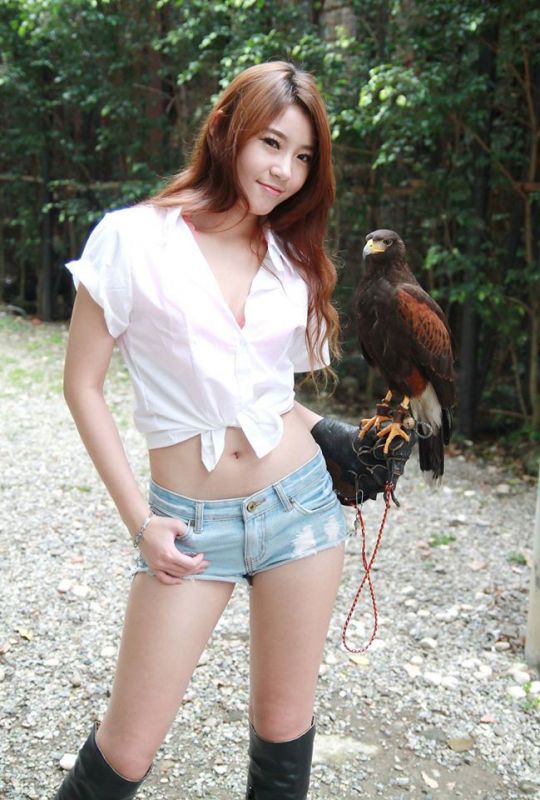 台湾美女车模凯萨琳Katherine私拍写真图片