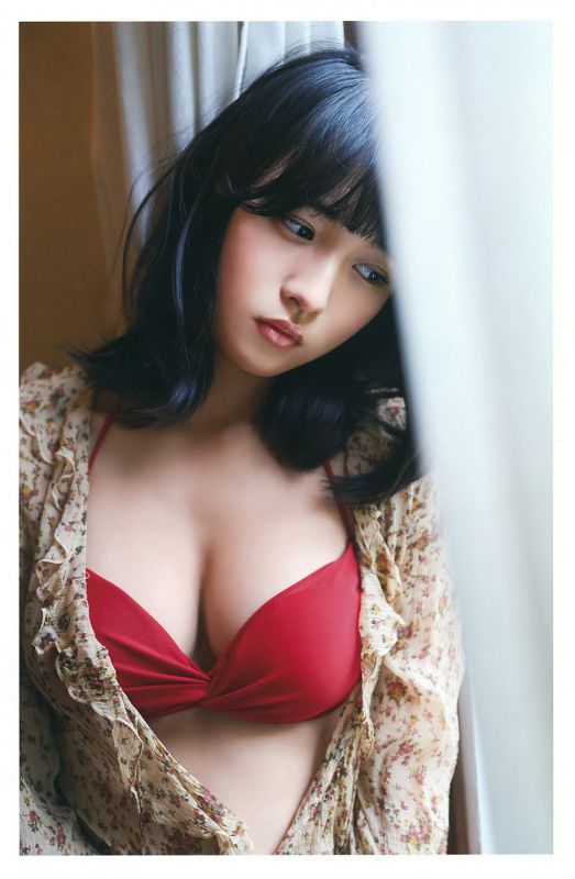 日本童颜巨乳美女浅川梨奈性感比基尼写真