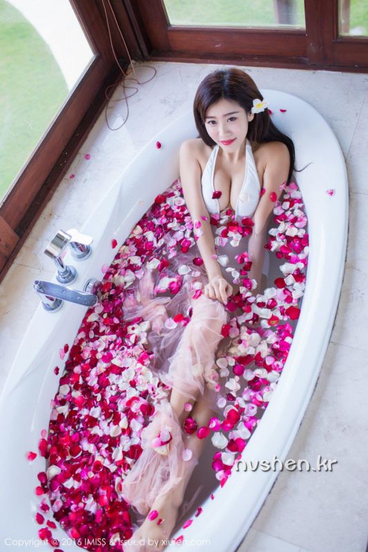 爱蜜社邻家美人程小烦不烦私拍写真图片
