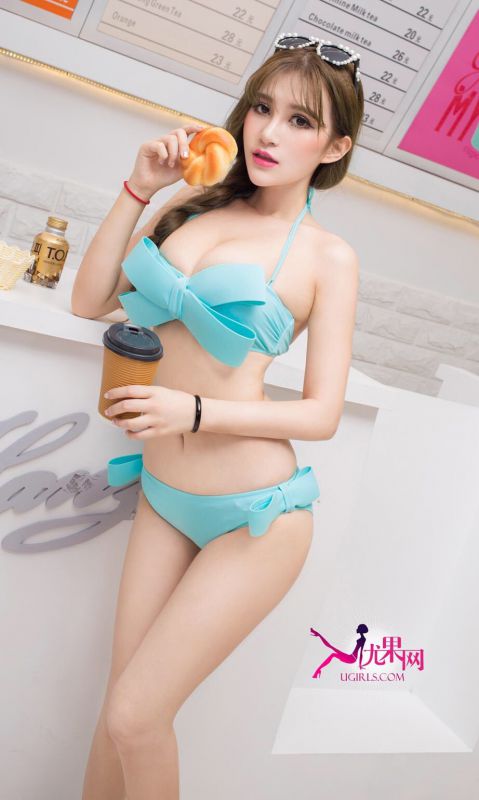长腿美女模特LalaBaby啦啦性感比基尼图片
