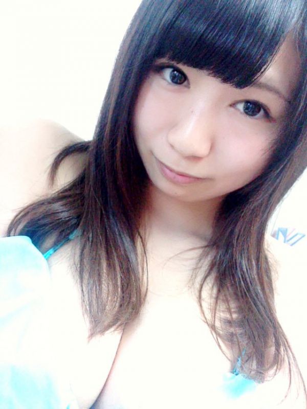 大胸虎牙妹西堀智美自拍图片合辑