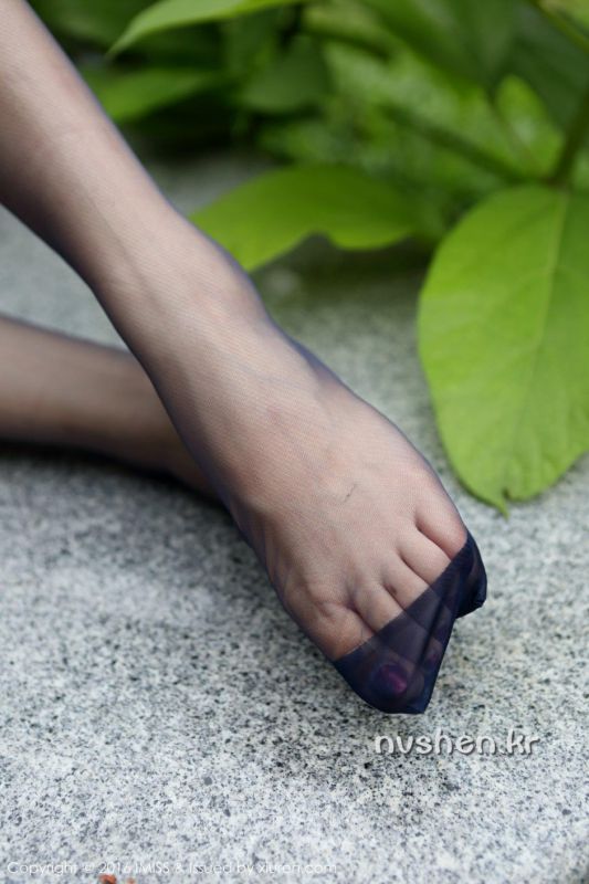爱蜜社性感丝袜美眉Winki丝姬美腿外拍写真