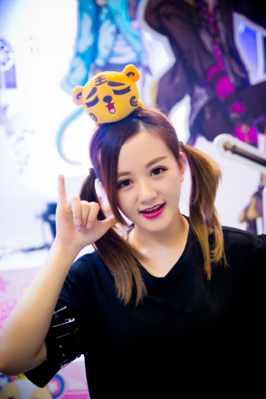 游戏展台美女黄文婧私拍图片集锦