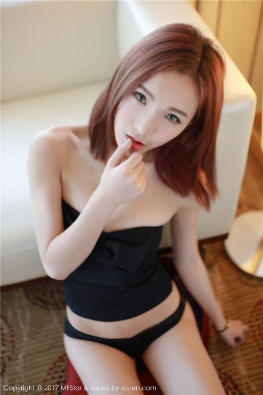 豪乳尤物美女Hana妹酒店低胸装乳沟迷人销魂曲线大胆写真