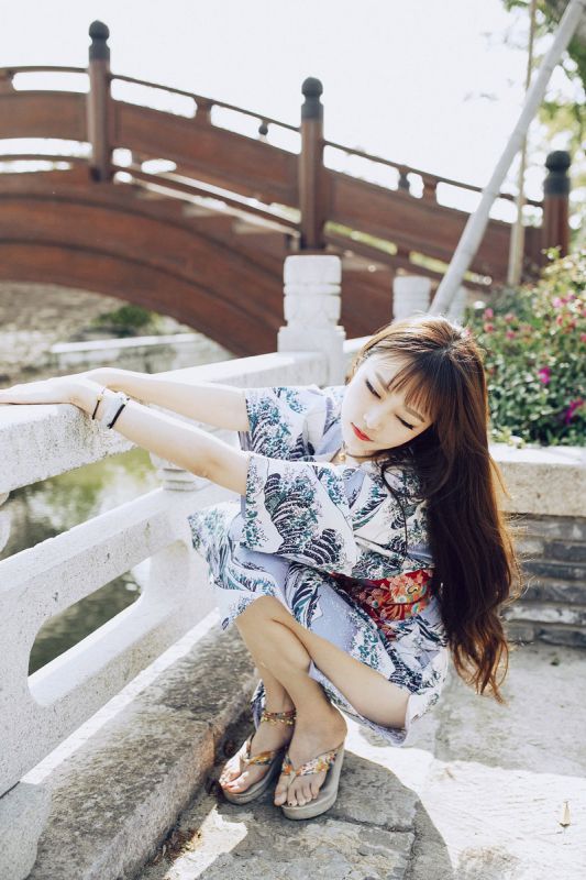 90后模特儿吴嘉宝和服与内衣摄影写真