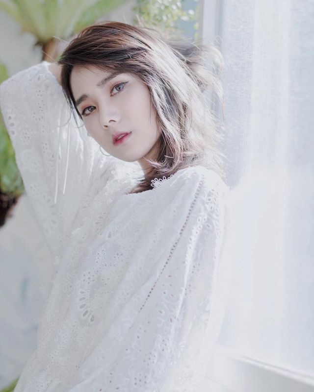 90后美女校花Lynne雨玄高清养眼图片