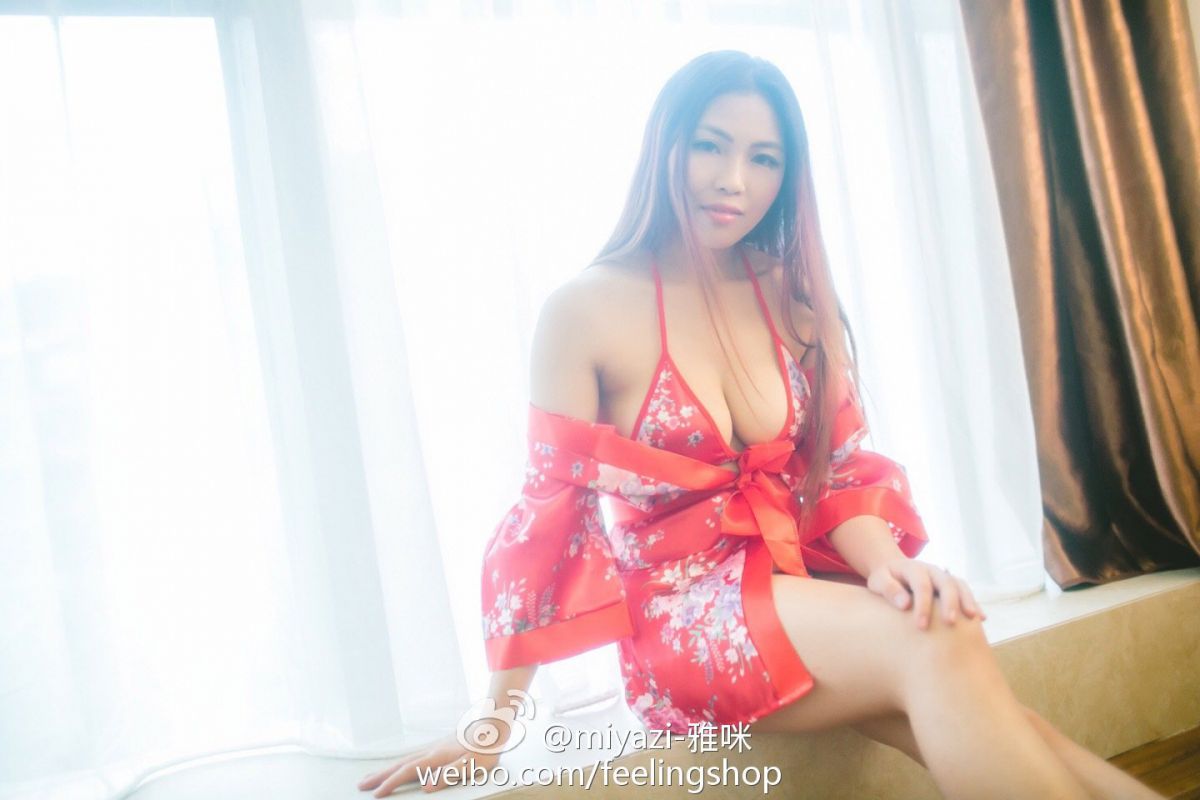 漂亮嫩白美眉陈雅雯微博性感私房图集