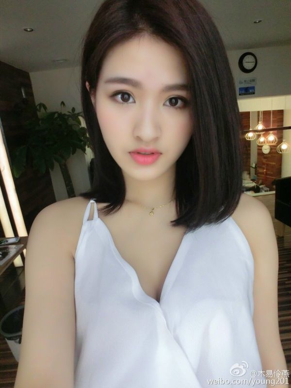 漂亮的美女杨伶燕微博自拍图片