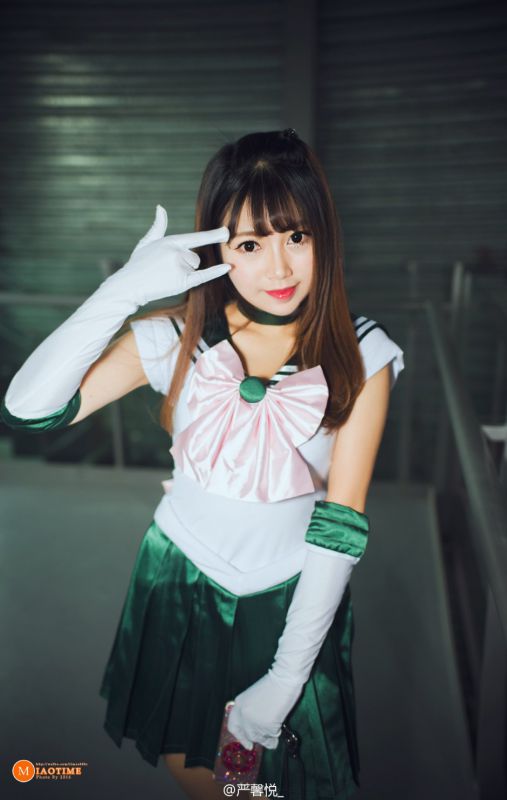 邻家花都美女严馨悦高清图片写真