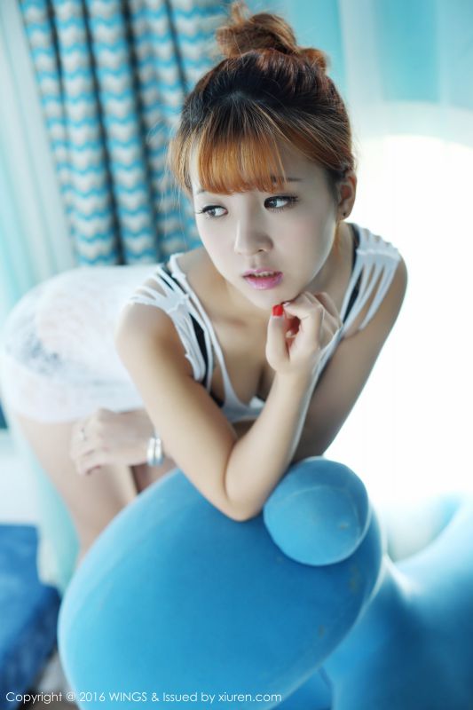 平面模特儿奚梦娇黑色内衣酥胸诱惑写真