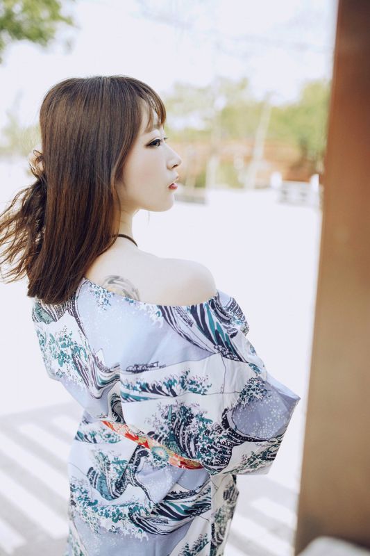 90后模特儿吴嘉宝和服与内衣摄影写真
