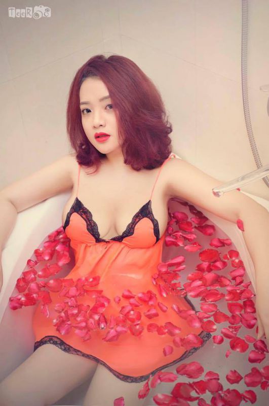 性感大胸美女Cao Giang私拍图片集锦