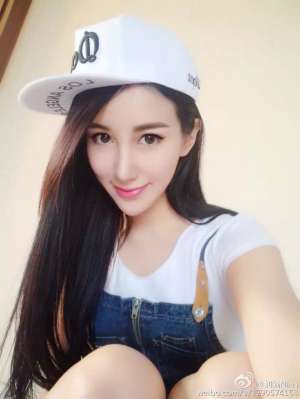 高颜值90后美女刘畅Nina自拍养眼美照