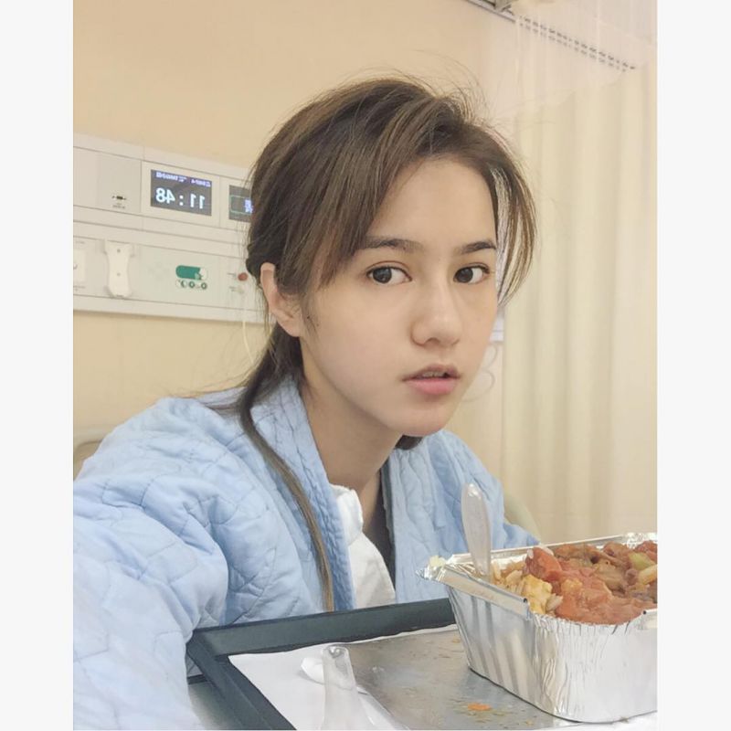 90后网红美女邓月平Larine最新私拍照图集