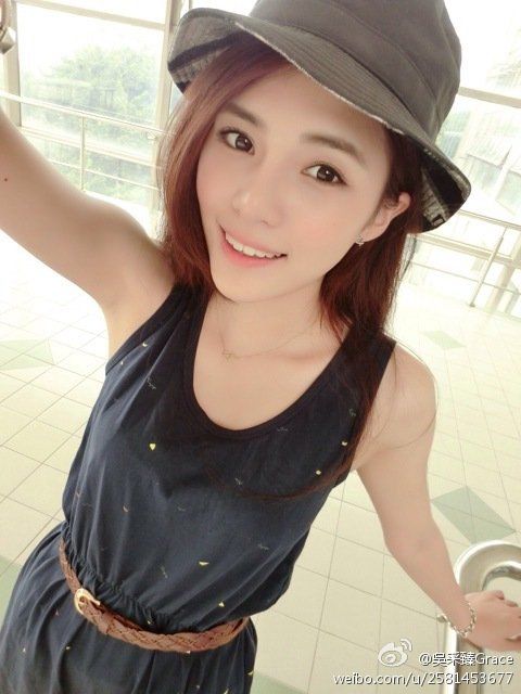 台湾著名车模吴采臻Grace微博自拍图片合辑