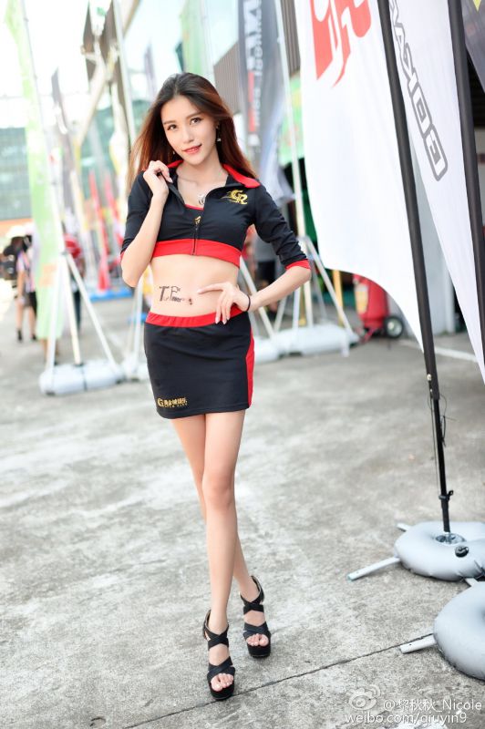 90后美女校花黎秋秋Nicole微博自拍美图