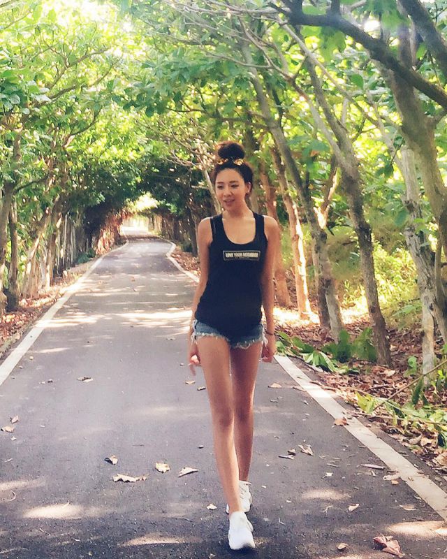 台湾网络美女安琪私拍美照图片