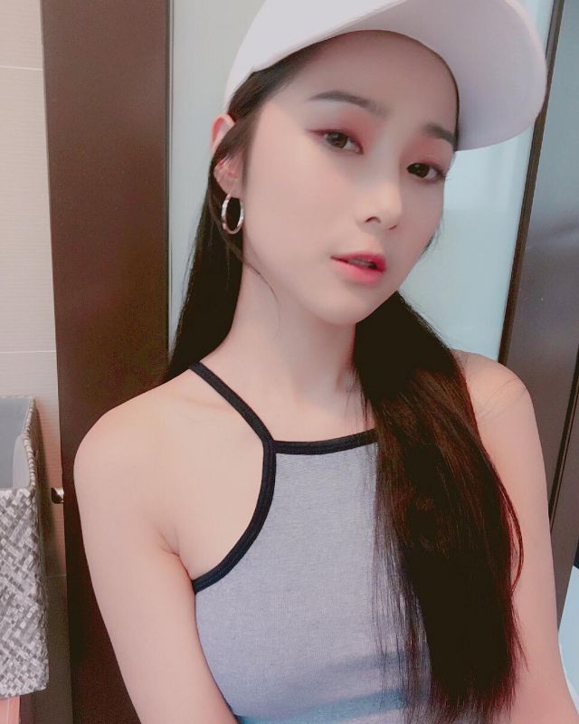 90后美女校花Lynne雨玄高清养眼图片