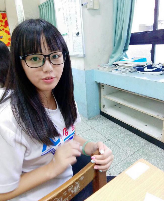 天然美女素人Debby关关养眼私拍图片