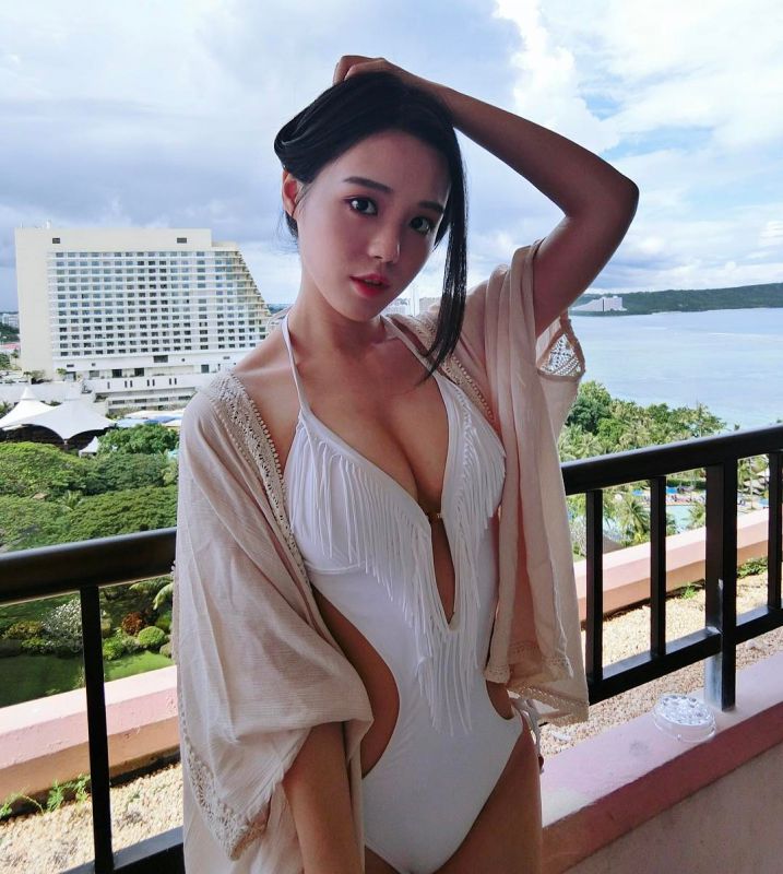 天然美女素人Debby关关养眼私拍图片