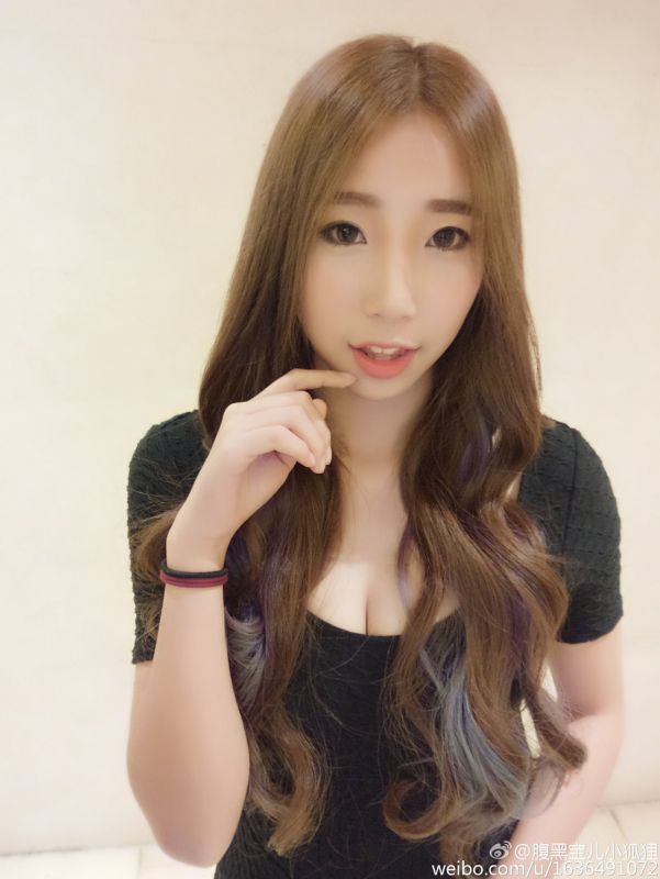斗鱼女主播宝哥Divena微博美照图片