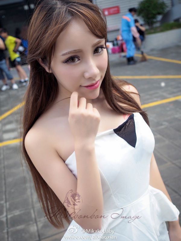 90后小美女王美嘉Mikako微博养眼美照