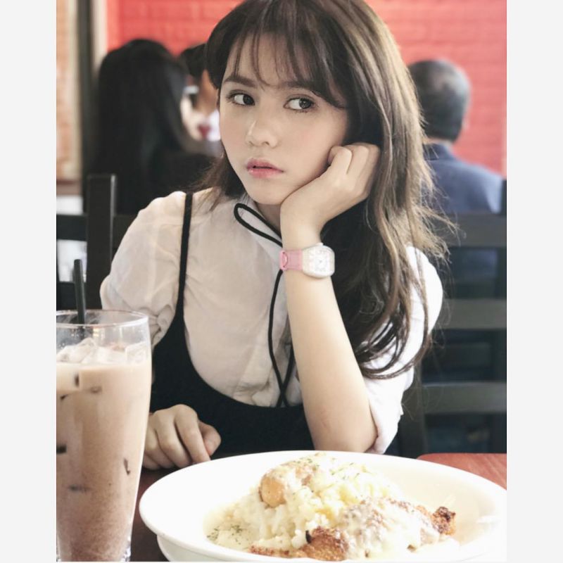 90后网红美女邓月平Larine最新私拍照图集