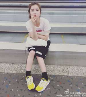 台湾美女李佳颖微博私拍养眼图片