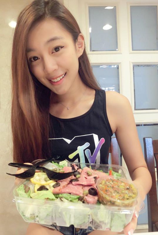 时尚杂志模特费子t私拍写真图片