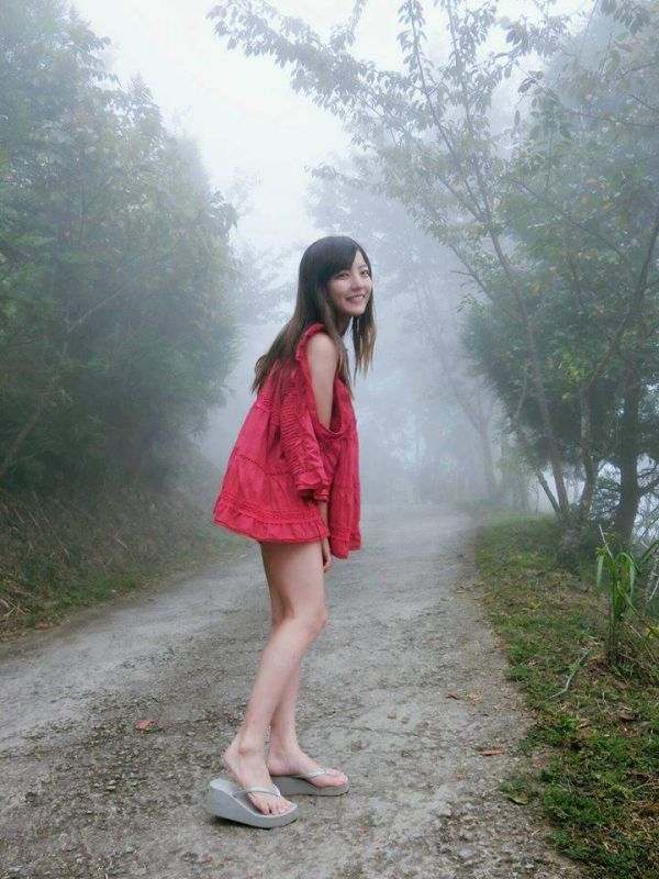 台湾学生妹郑茜珊清纯私拍写真