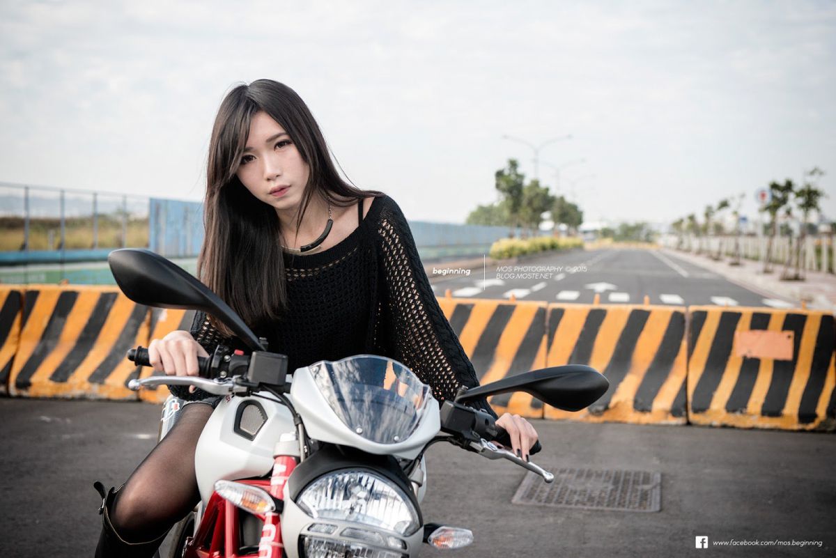 重机车美女Ti Ti Yang养眼私拍图片