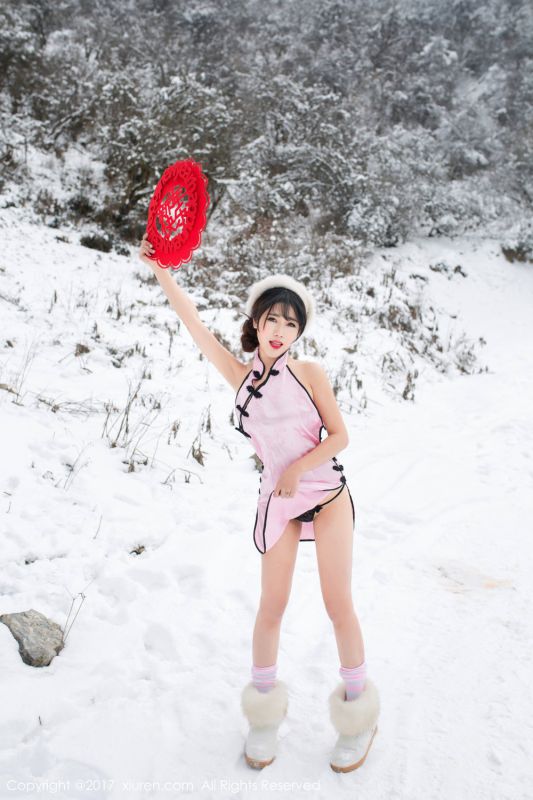 旗袍美女兜豆靓Youlina雪地性感户外写真