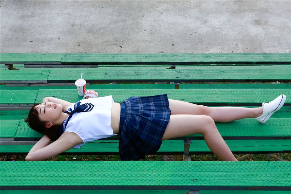日本学生妹谱久村圣户外清纯写真
