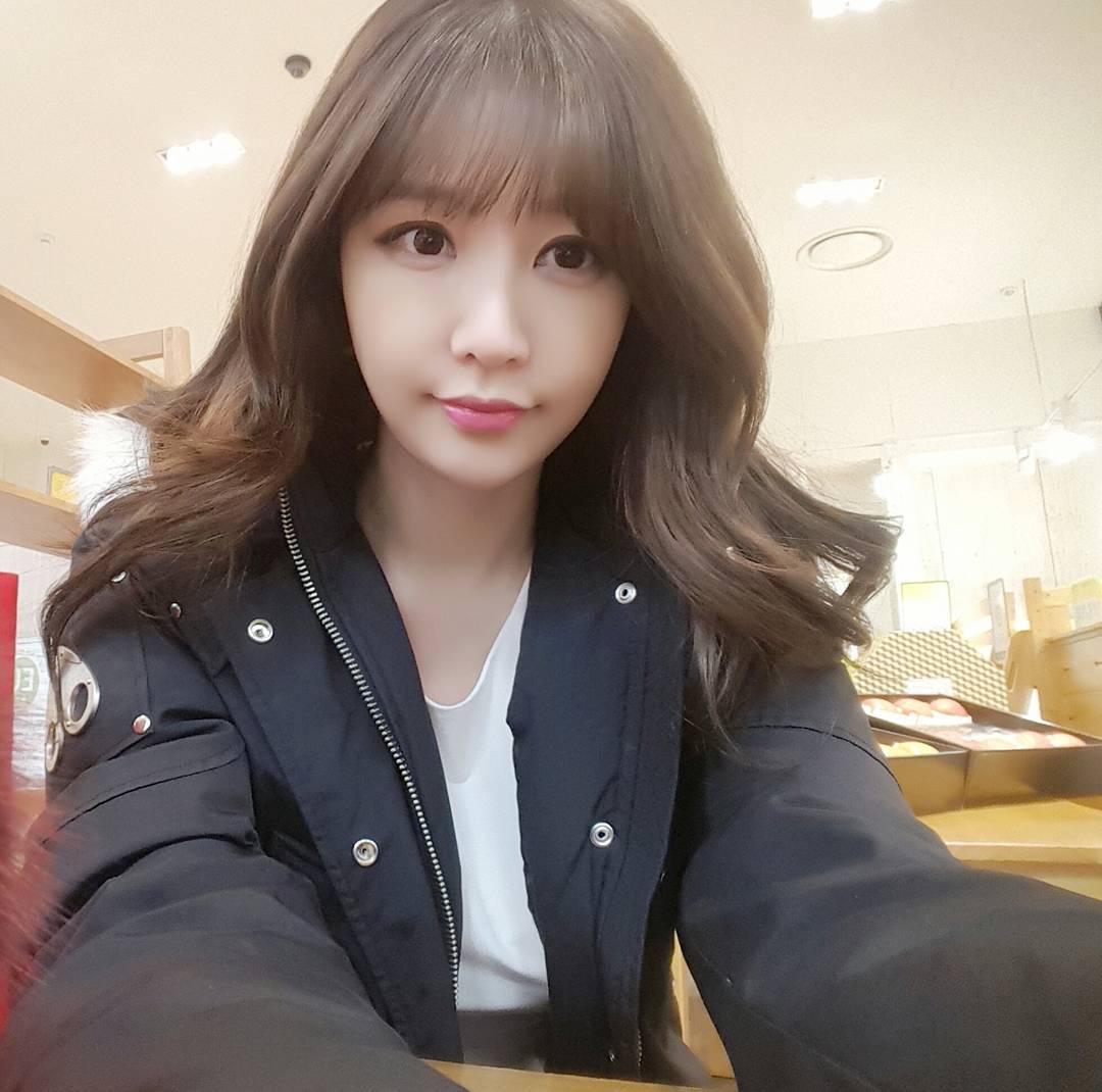 韩国美女车模洪智妍车展摄影图片