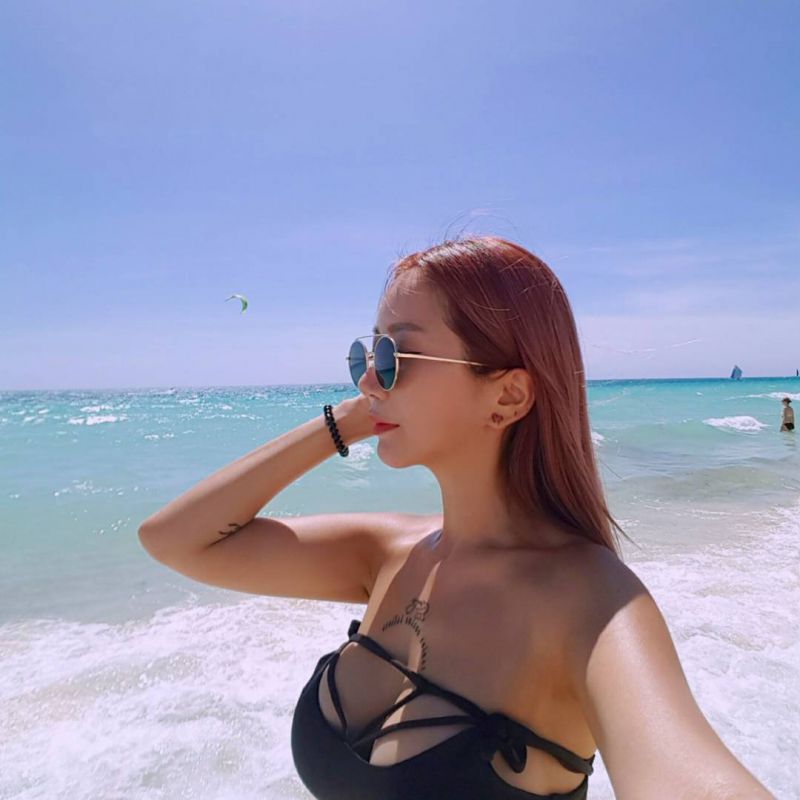 韩国美女模特李胜熙性感八字奶诱惑图片