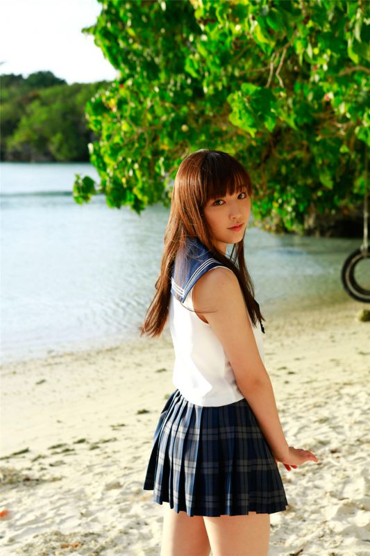 日本学生妹谱久村圣户外清纯写真