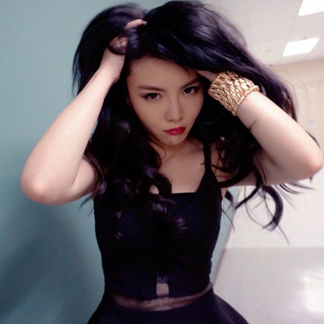 香港美女演员尹诗沛Nicole养眼美照图片