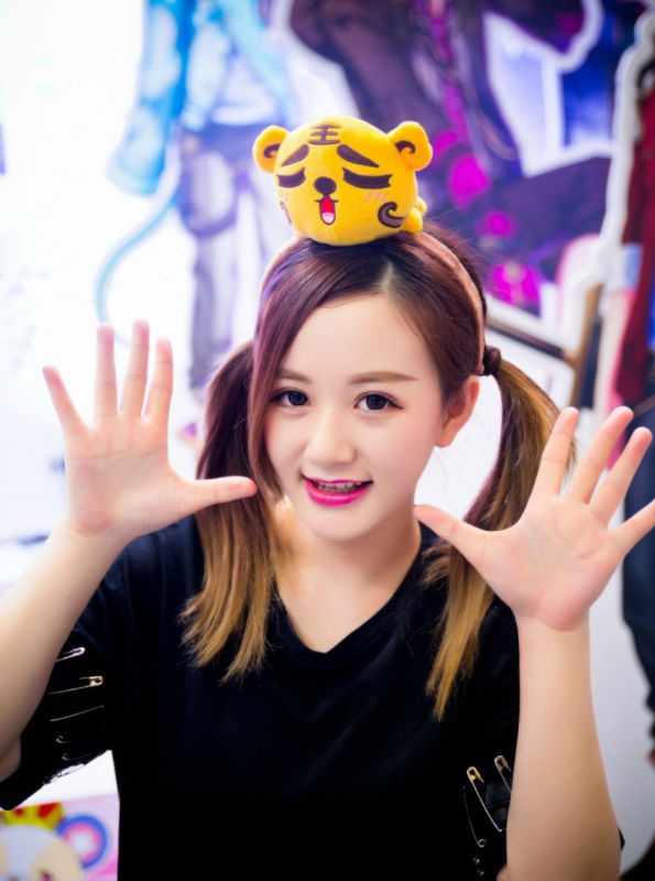 游戏展台美女黄文婧私拍图片集锦
