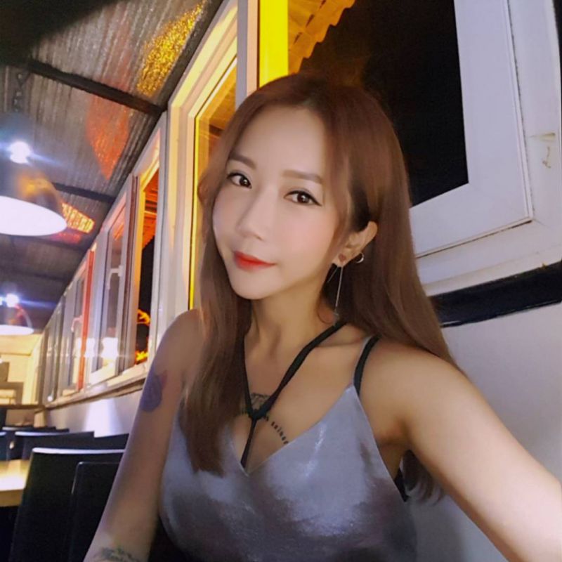 韩国美女模特李胜熙性感八字奶诱惑图片