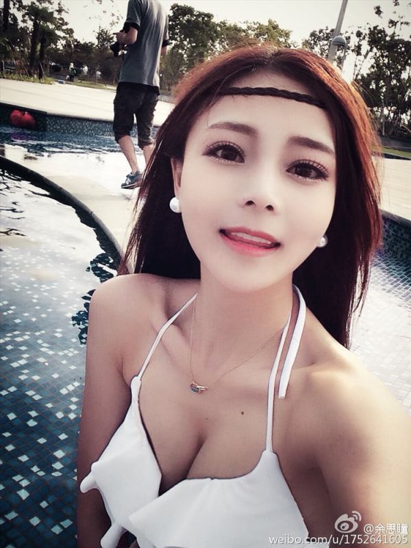 90后小美女余思瞳微博精选养眼图片