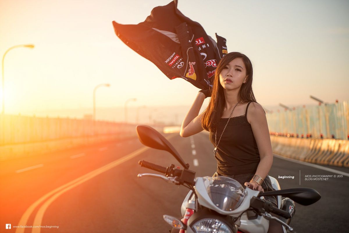 重机车美女Ti Ti Yang养眼私拍图片