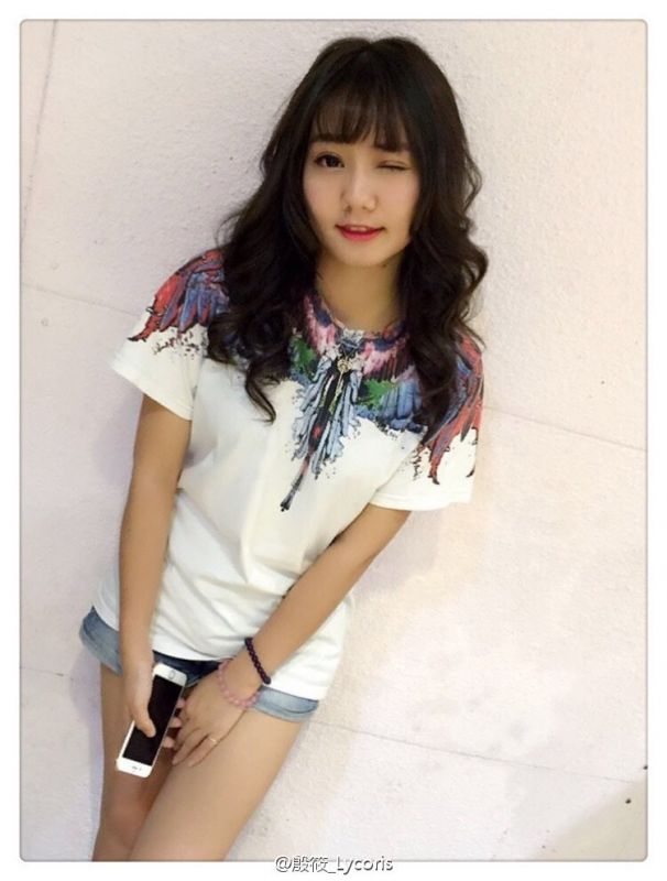 大眼睛美女殷筱Lycoris展会私拍图片
