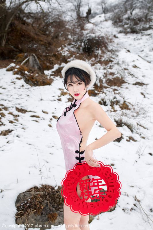 旗袍美女兜豆靓Youlina雪地性感户外写真