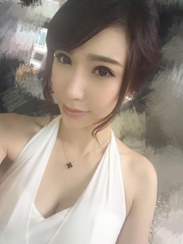 台湾网络美女张筱于自拍图片合辑
