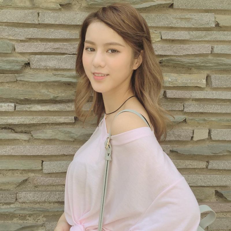 90后网红美女邓月平Larine最新私拍照图集