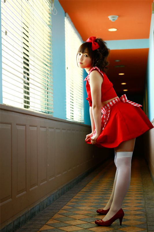 日本学生妹谱久村圣户外清纯写真