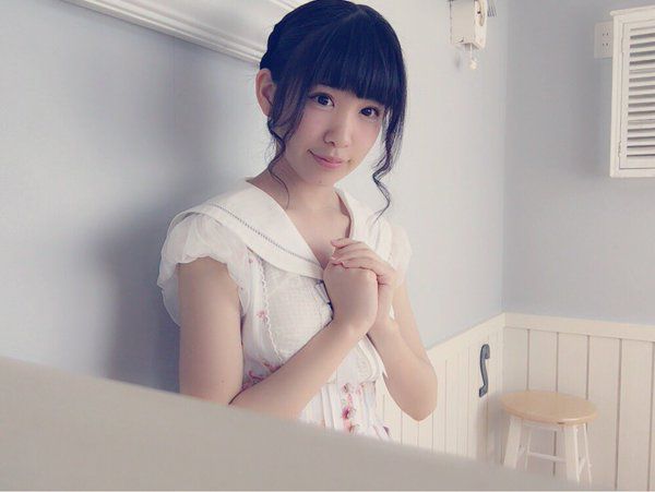 日本美少女山口璃私拍养眼图片