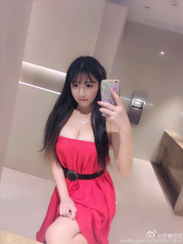 90后大胸mm芒果柯柯微博私房照图片