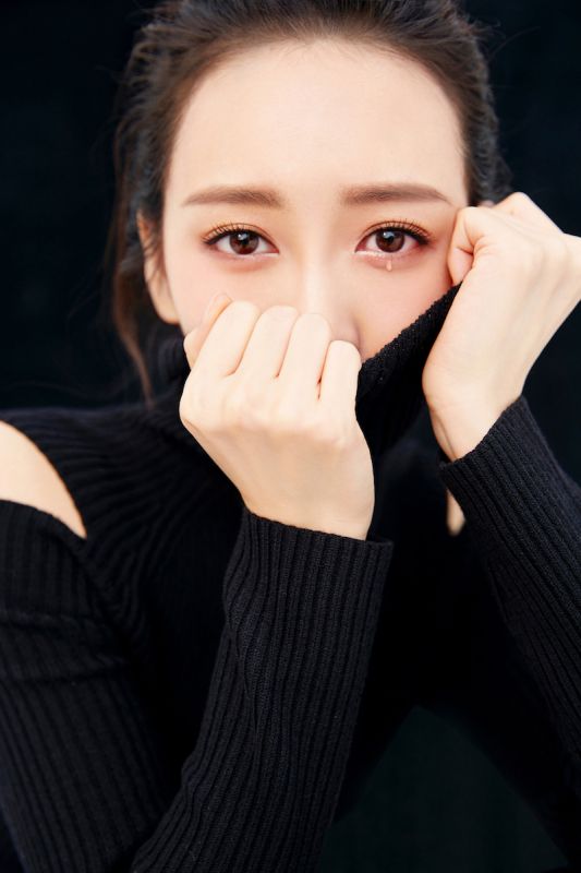 内地女演员王鸥性感红唇魅惑写真