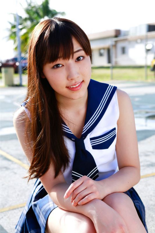 日本学生妹谱久村圣户外清纯写真